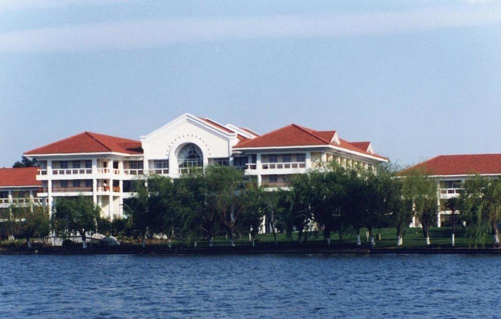 Yunnan Dianchi Garden Resort Hotel & Spa Куньмин Экстерьер фото